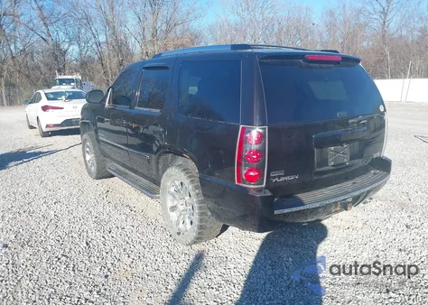 2010 GMC Yukon Denali z USA, uszkodzony, nr VIN 1GKUKEEFXAR174455